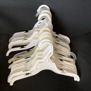 20 Children’s Plastic White & Clear Hangers
